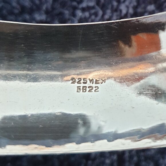 Timeless Elegance: Vintage Handcrafted Taxco Sterling Silver Bangle Bracelet - Picture 3 of 15